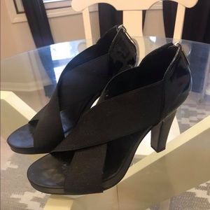 Donald Pliner black open toe patent sandal 9M